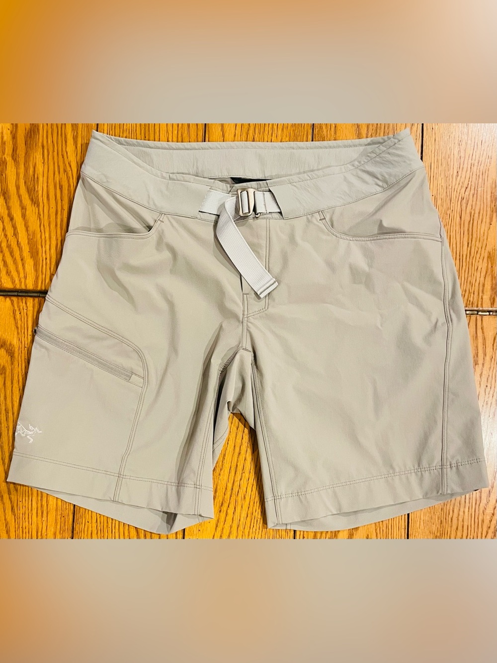 ARC’TERYX women’s hiking shorts, grey, size 6, inseam 8 inches